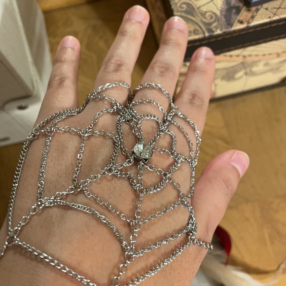 Spider web hand bracelet 🕸 - Picture 4 of 4
